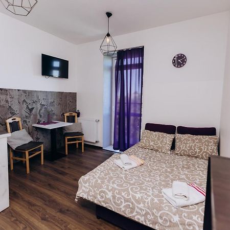 Нові Apartments Біля Жд Вокзалу 伊万诺-弗兰科夫斯克 外观 照片